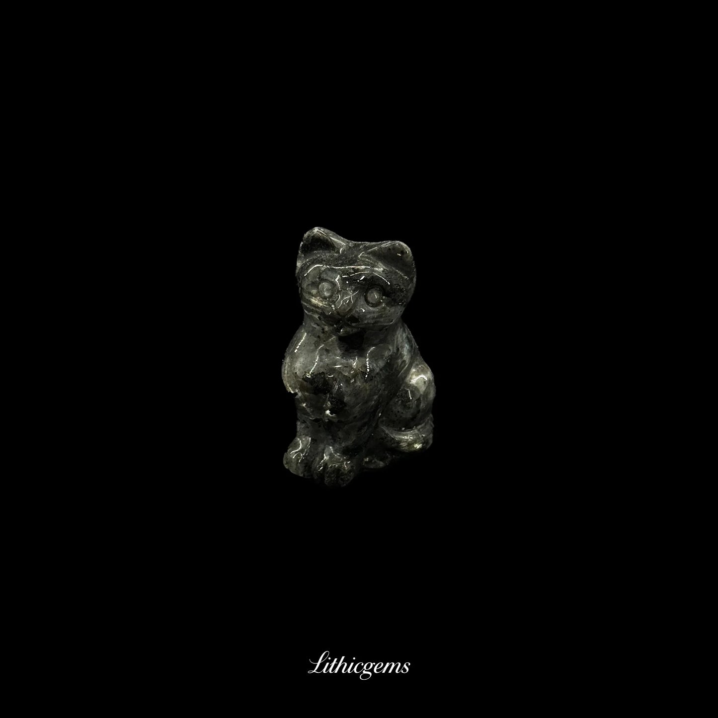 Mini Zen Cat Crystal Figurine (3cm) - Pocket-Sized Muse for Focus & Contemplation - Lithicgems